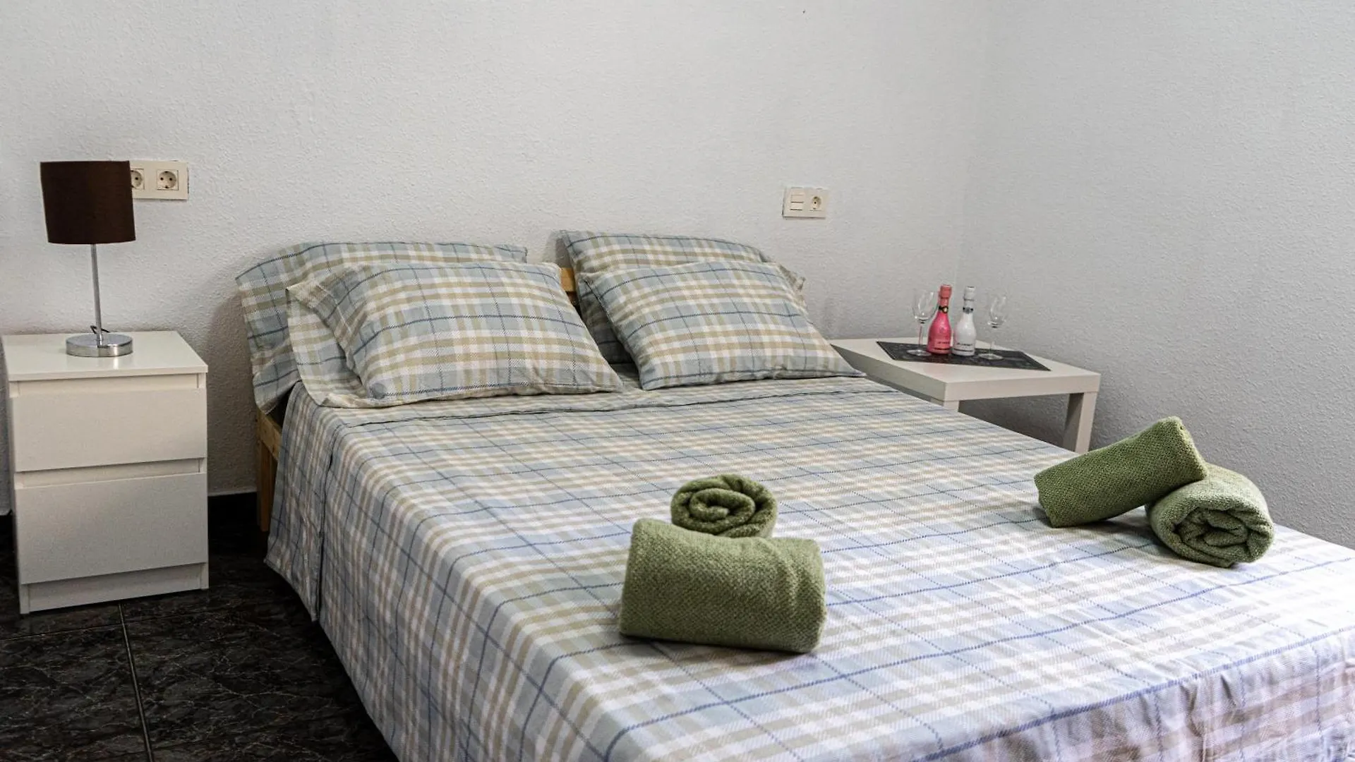 Economicmalagarooms Homestay Malaga