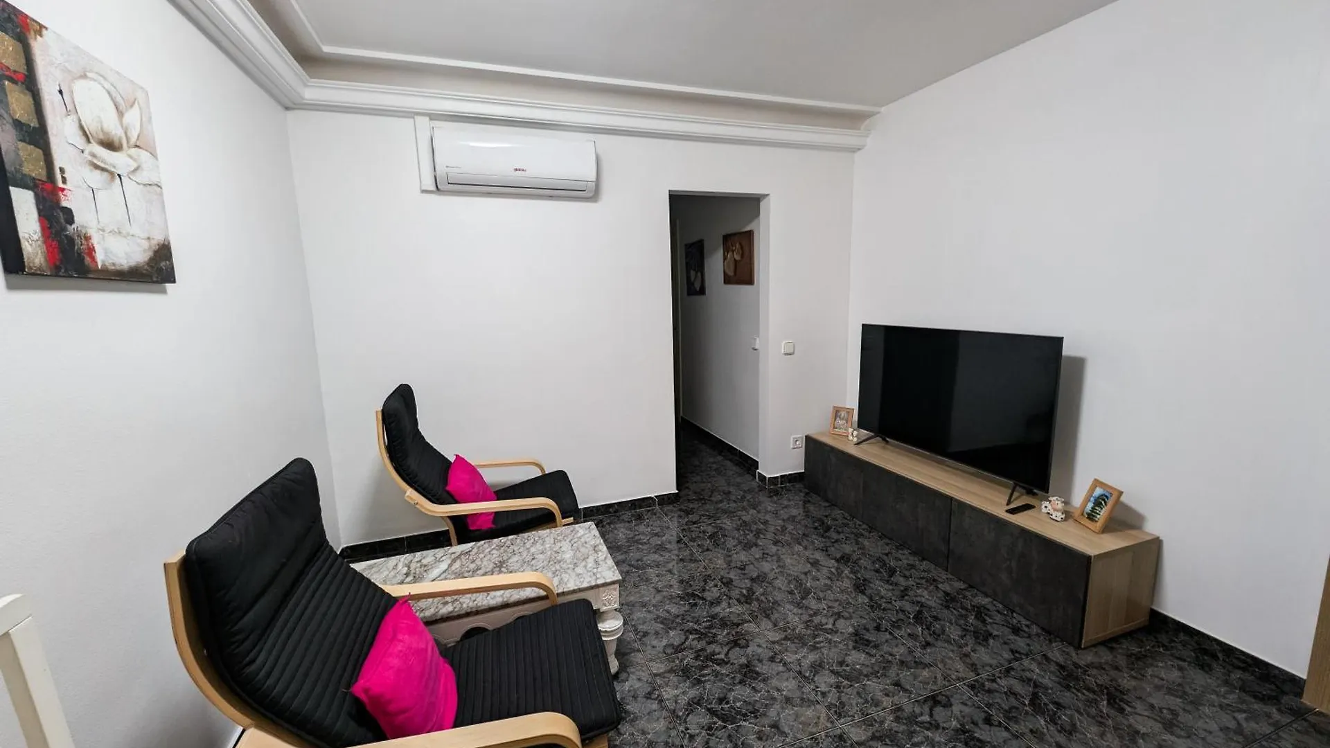 Economicmalagarooms location